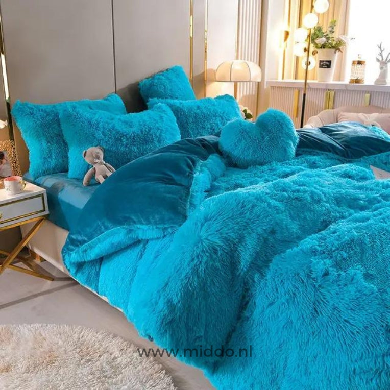 Set de Linge de Lit en Polaire Fluffy 5 Pièces | Inclus Coussin en Forme de Cœur Gratuit !