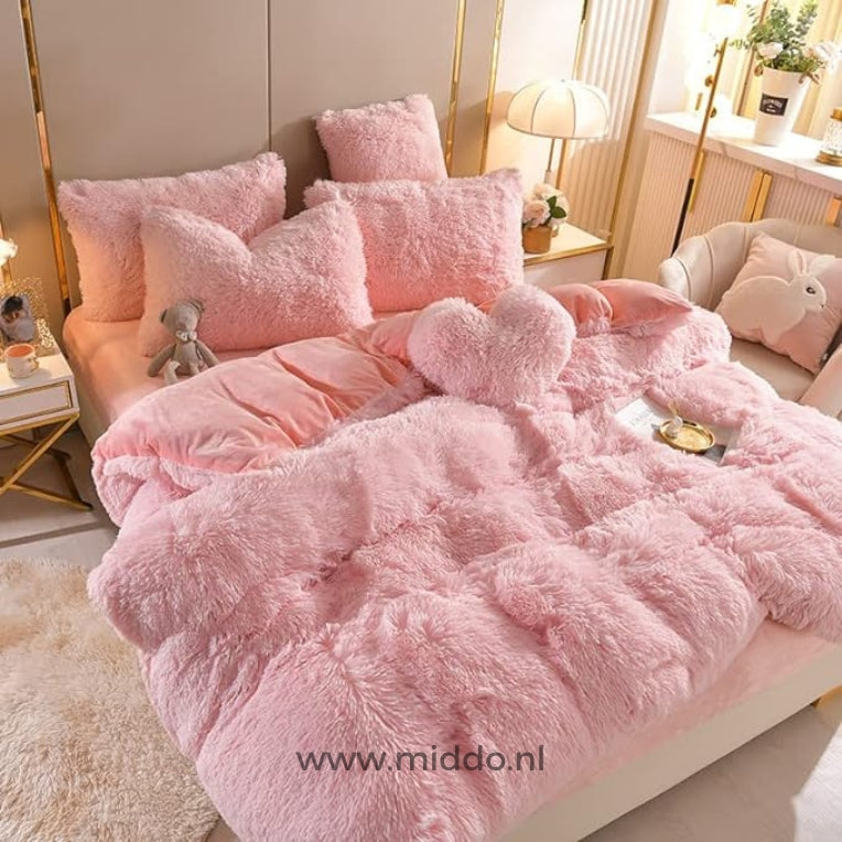 Set de Linge de Lit en Polaire Fluffy 5 Pièces | Inclus Coussin en Forme de Cœur Gratuit !