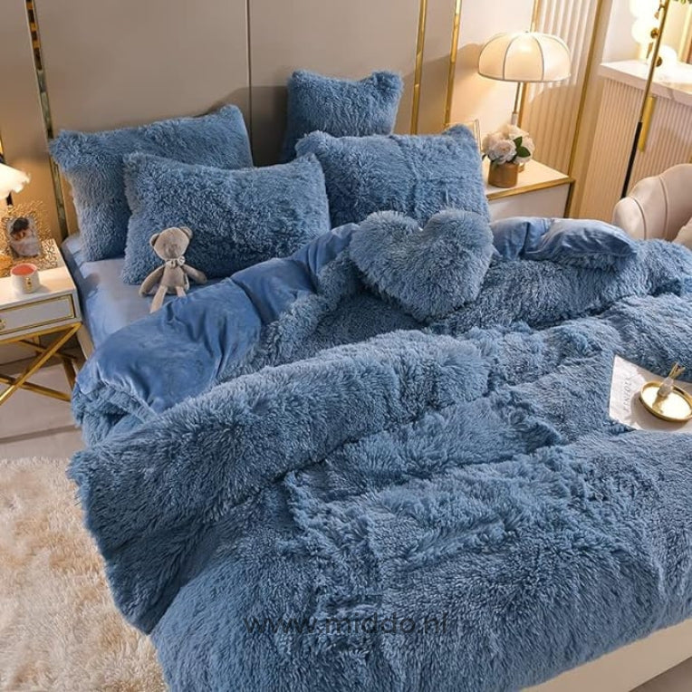 Set de Linge de Lit en Polaire Fluffy 5 Pièces | Inclus Coussin en Forme de Cœur Gratuit !